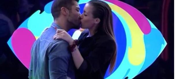 El esperado beso de Meri y Alain El esperado beso de Meri y Alain