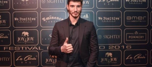 Gossip e tv: Stefano De Martino sostituisce Fabrizio Corona nel programma 'Selfie'. Gossip e tv: Stefano De Martino sostituisce Fabrizio Corona nel programma 'Selfie'.