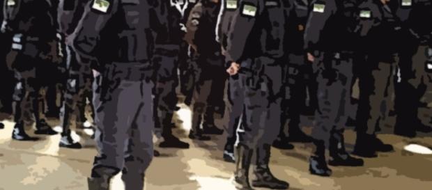Para alguns a polícia é suspeita de imparcialidade. Para alguns a polícia é suspeita de imparcialidade.