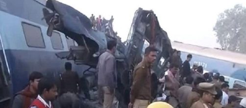 India, vagoni escono dai binari: terribile incidente ferroviario a Kanpur