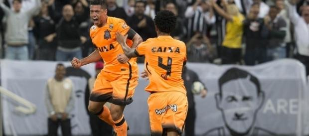 Ambos os jogadores já foram campeões atuando pelo Corinthians Ambos os jogadores já foram campeões atuando pelo Corinthians