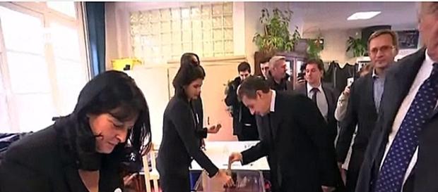 Los franceses votan para elegir al próximo candidato presidencial de la centro derecha Telam Los franceses votan para elegir al próximo candidato presidencial de la centro derecha Telam