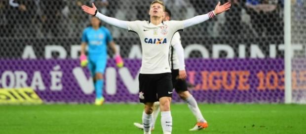 Se der sorte, Gustavo terá ainda três partidas para mostrar o seu futebol no Timão Se der sorte, Gustavo terá ainda três partidas para mostrar o seu futebol no Timão