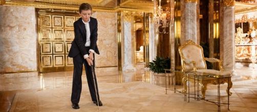 Donald Trump's son Barron plays golf at home in Trump Tower. Photo: Blasting News Library - ethiogrio.com