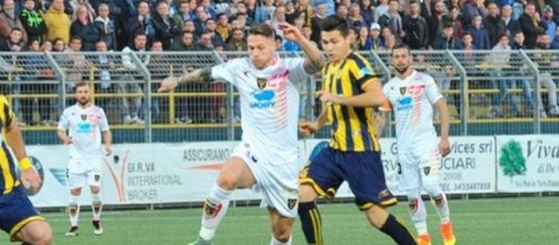 Juve Stabia - Lecce, Caturano in azione