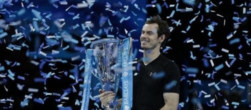 Murray con il trofeo delle ATP World Tour Finals di Londra
