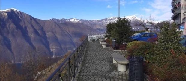 Alta Valle Intelvi - Belvedere Lanzo, panorama sulle alpi Svizzere Alta Valle Intelvi - Belvedere Lanzo, panorama sulle alpi Svizzere