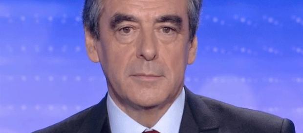 Après 10 h, lundi, F. Fillon conservait son pourcentage de la veille : 44,1% (tout comme A. Juppé, à 28,6) Après 10 h, lundi, F. Fillon conservait son pourcentage de la veille : 44,1% (tout comme A. Juppé, à 28,6)