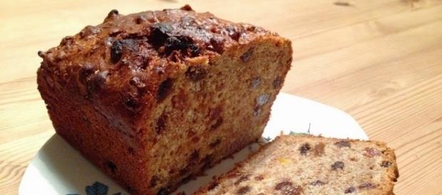 Bran cake con insalata di frutta di stagione Bran cake con insalata di frutta di stagione