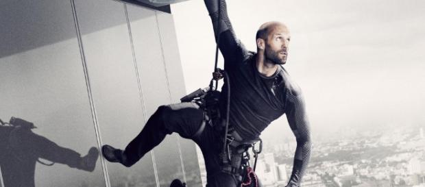 Jason Statham torna nei panni del killer Artur Bishop Jason Statham torna nei panni del killer Artur Bishop
