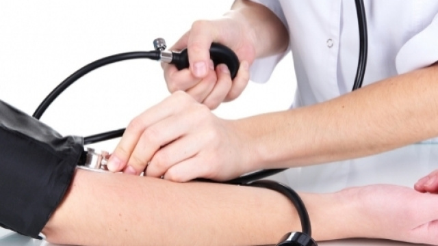 10 cibi che aiutano a combattere la pressione alta