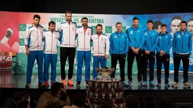 Le due squadre finaliste Argentina e Croazia al sorteggio della finale di Coppa Davis (Photo Credit: Corinne Dubreuil e Paul Zimmer)