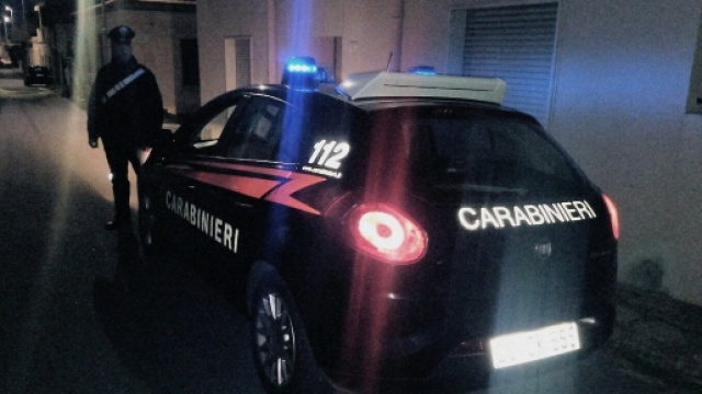 Solo l'intervento dei Carabinieri ha placato la furia dell'uomo.