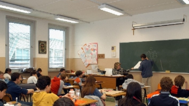 Sospeso da scuola per traffico di merendine
