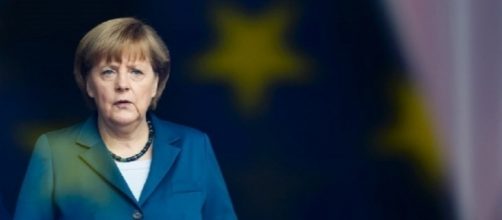 L'Unione Europea politicamente in difficoltà si aggrappa ad Angela Merkel