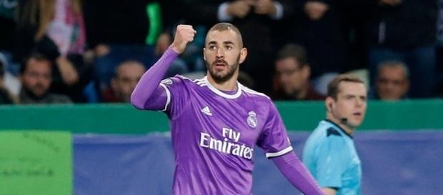 Benzema celebrando el 1-2 en la victoria del Real Madrid. Benzema celebrando el 1-2 en la victoria del Real Madrid.