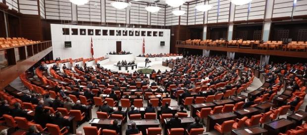 Bilan d'une réunion extraordinaire sous tension au Parlement ... - aujourdhuilaturquie.com Bilan d'une réunion extraordinaire sous tension au Parlement ... - aujourdhuilaturquie.com