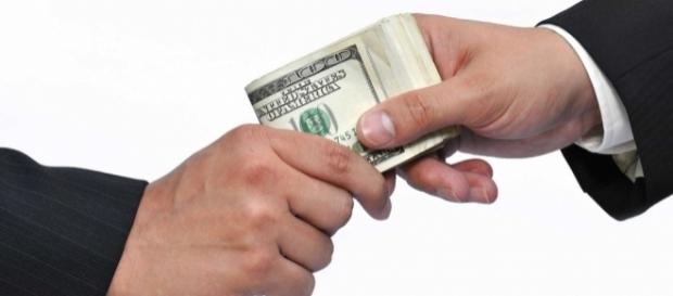 Corrupção no Brasil, um reflexo da sociedade? Corrupção no Brasil, um reflexo da sociedade?