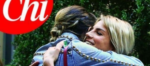 Emma Marrone abbraccia Laura Chiatti ed accende il gossip Emma Marrone abbraccia Laura Chiatti ed accende il gossip