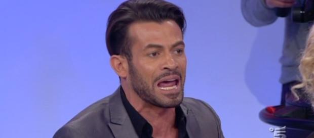 Gianni Sperti non crede all'ingenuità di Camilla. Gianni Sperti non crede all'ingenuità di Camilla.
