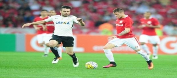 Inter perde para o Corinthians e vê situação ficar ainda mais dramática no Brasileirão Inter perde para o Corinthians e vê situação ficar ainda mais dramática no Brasileirão