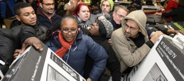 Les consommateurs partent à l'assaut des bonnes affaires du Black Friday Les consommateurs partent à l'assaut des bonnes affaires du Black Friday
