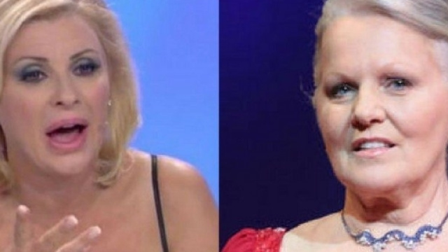 Katia offesa da Tina e Simona abbandona lo studio