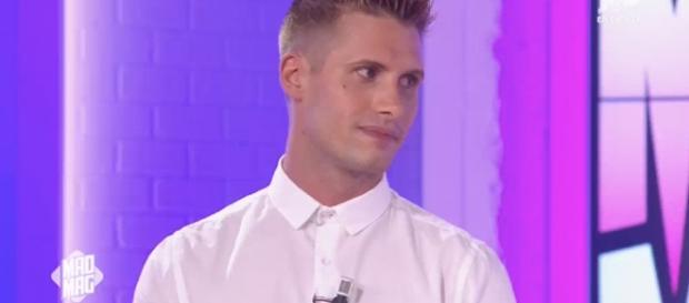 Benoît (#MadMag) - Il raconte le jour où Ayem et Matthieu se sont crêpés le chignon ! Benoît (#MadMag) - Il raconte le jour où Ayem et Matthieu se sont crêpés le chignon !