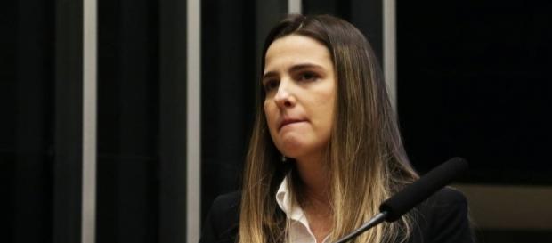 Clarissa Garotinho chora ao falar de 'arbitrariedades' Clarissa Garotinho chora ao falar de 'arbitrariedades'