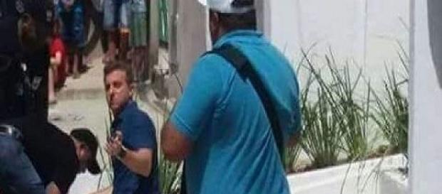 Huck socorre fã que se acidentou Huck socorre fã que se acidentou