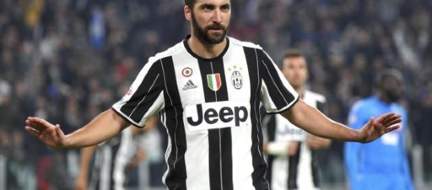 Il 'Pipita' Higuain, subito dopo il gol segnato al Napoli Il 'Pipita' Higuain, subito dopo il gol segnato al Napoli