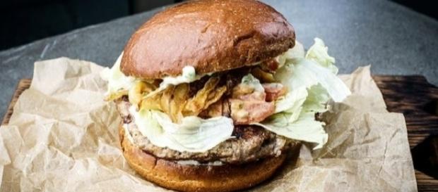 Insolite : Découvrez ‘l’excellent’ burger à la viande de rat Insolite : Découvrez ‘l’excellent’ burger à la viande de rat