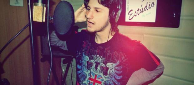 Jonathan Martins, paulistano de 23 anos, possui projetos musicais online e pretende lançar mais produções em 2017 Jonathan Martins, paulistano de 23 anos, possui projetos musicais online e pretende lançar mais produções em 2017