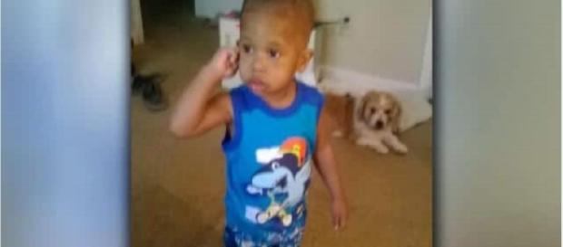 Kyrian Knox, 2 anni, ucciso perchè piangeva troppo. Kyrian Knox, 2 anni, ucciso perchè piangeva troppo.