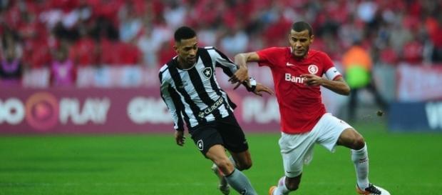 Mais dois jogadores são cogitados para reforçar o Corinthians Mais dois jogadores são cogitados para reforçar o Corinthians