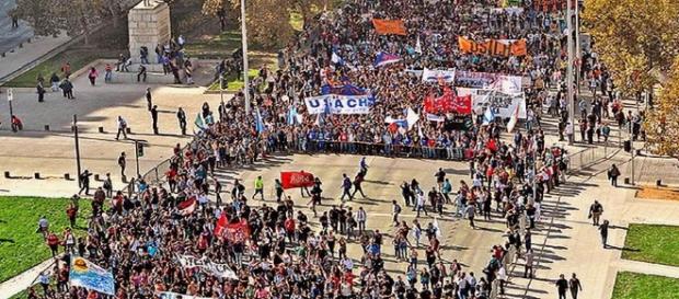 Noticias uruguayas: Santiago de Chile: 100 mil personas en la ... - blogspot.com Noticias uruguayas: Santiago de Chile: 100 mil personas en la ... - blogspot.com