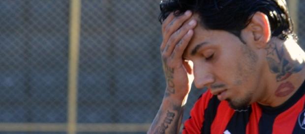 Transferência do zagueiro Victor Ramos para o Vitória teria ocorrido de forma irregular Transferência do zagueiro Victor Ramos para o Vitória teria ocorrido de forma irregular