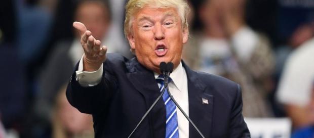 Trump passou sua campanha prometendo processar Hillary Trump passou sua campanha prometendo processar Hillary