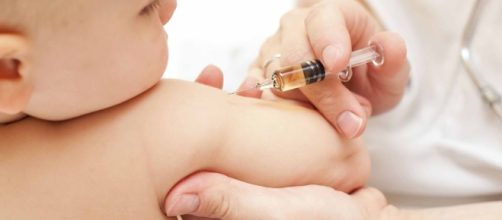 In Lombardia no all'obbligo delle vaccinazioni dei bambini