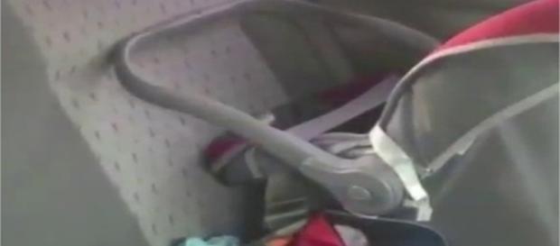 Bebê de 5 meses morre após ser esquecido no carro. Bebê de 5 meses morre após ser esquecido no carro.