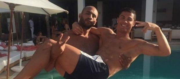 Cristiano Ronaldo diz que é gay, mas rico Cristiano Ronaldo diz que é gay, mas rico
