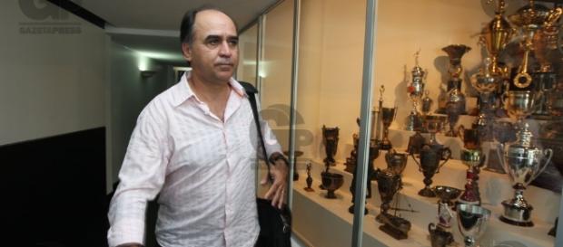 Técnico Marcelo Oliveira deixa o Atlético-MG Técnico Marcelo Oliveira deixa o Atlético-MG