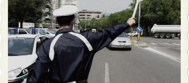 Ha aggredito un Vigile Urbano per una multa sulle strisce pedonali. Ha aggredito un Vigile Urbano per una multa sulle strisce pedonali.