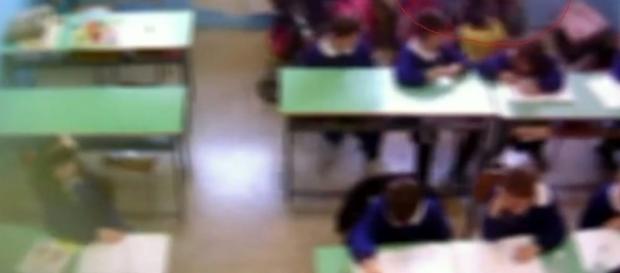 Maltrattamenti a scuola ai danni di bambini: 2 insegnanti agli arresti domiciliari Maltrattamenti a scuola ai danni di bambini: 2 insegnanti agli arresti domiciliari