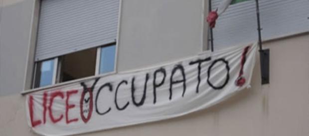 Roma, al liceo Azzarita i genitori hanno interrotto l'occupazione scolastica dei figli Roma, al liceo Azzarita i genitori hanno interrotto l'occupazione scolastica dei figli