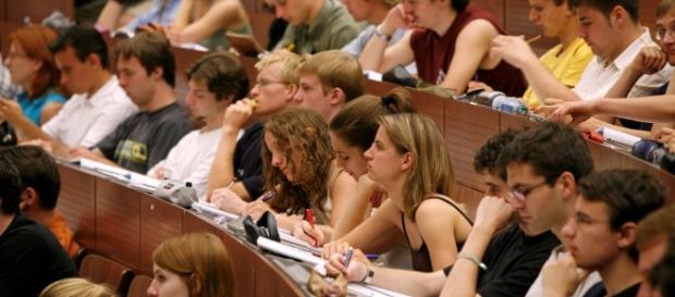 Quadriga-Hochschule unter der Lupe: Wissen die Studenten, woher ihre Professoren ihre Titel haben? Quadriga-Hochschule unter der Lupe: Wissen die Studenten, woher ihre Professoren ihre Titel haben?