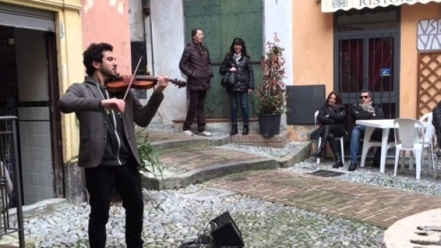 Davide Laura, il violinista di strada che vol&ograve; alla Scala