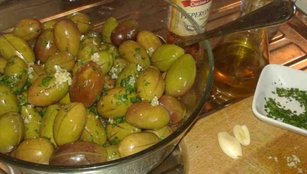 Antipasto Di Olive Verdi O Nere Ai Sapori Dalla Pianta Alla Tavola In Pochi Giorni