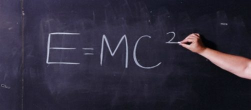 Formula della velocità della luce di Einstein