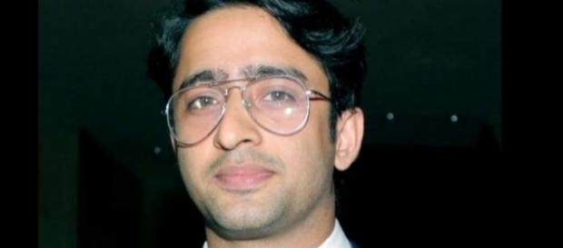 Dev to get remarried in "Kuch Rang Pyaar Ke Aise Bhi"? (Image source: Wikimedia Commons) Dev to get remarried in "Kuch Rang Pyaar Ke Aise Bhi"? (Image source: Wikimedia Commons)